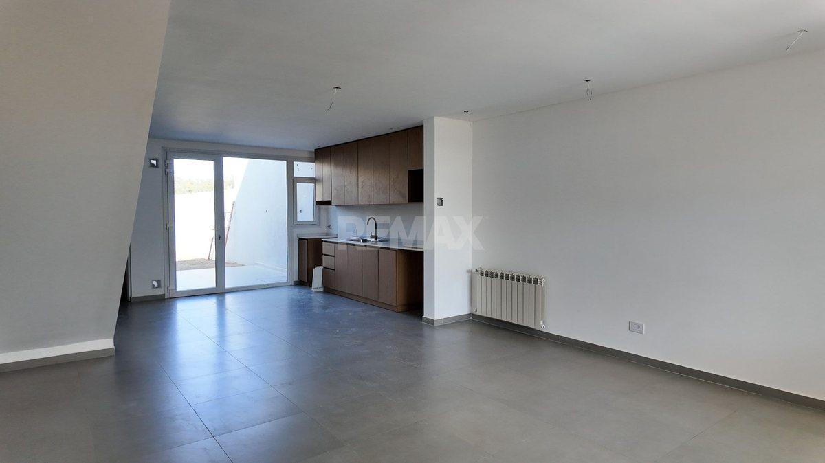 Foto de EN VENTA | DUPLEX 2 DORM | B° PERTICONE CENTENARIO, imagen 3