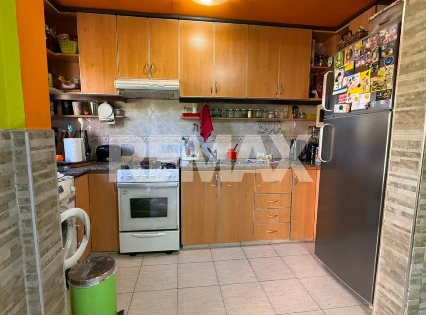 Foto de VENTA TRIPLEX 3 DORMITORIOS B° CUMELEN NQN, imagen 2