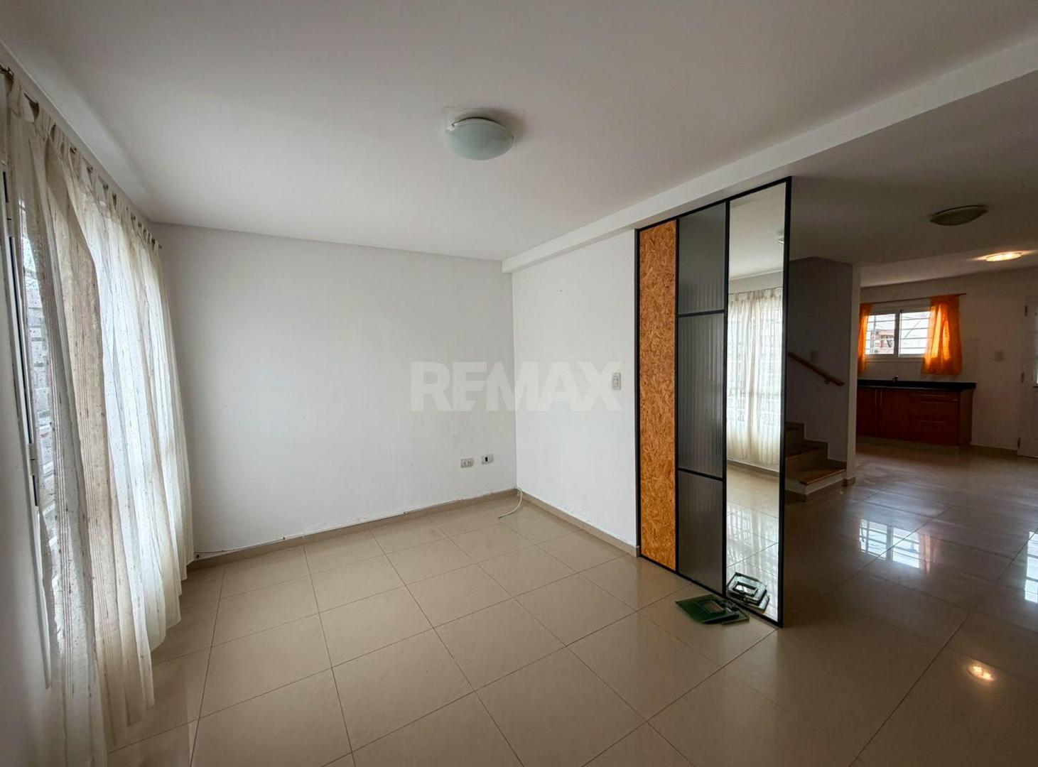 Foto de DÚPLEX EN ALQUILER - BARRIO LEJOS DE BUENOS AIRES, imagen 5