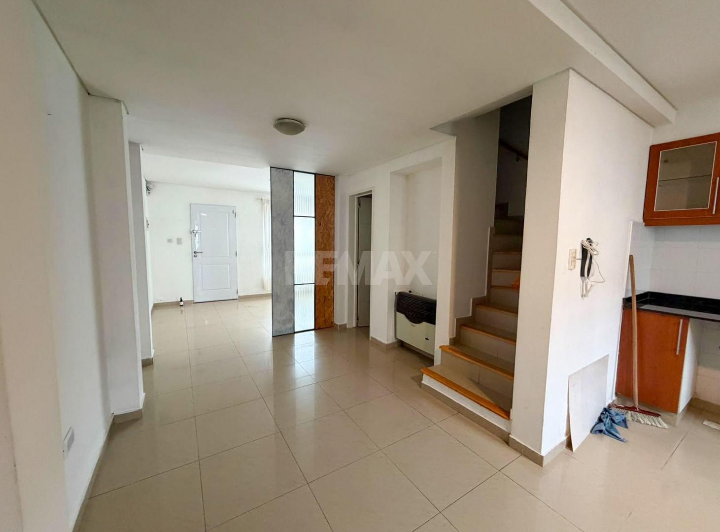 Foto de DÚPLEX EN ALQUILER - BARRIO LEJOS DE BUENOS AIRES, imagen 3