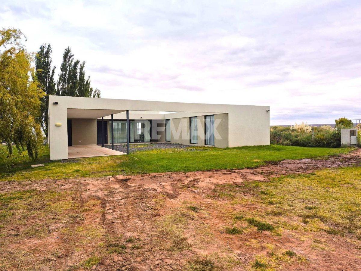 Foto de VENTA CASA EN LA PENINSULA LAGO MARI MENUCO, imagen 2