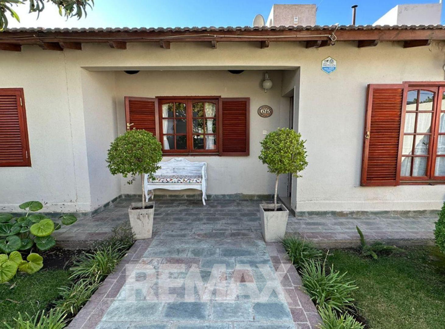 Foto de Vende casa 4 Dormitorios, Barrio Mercantiles, Nqn., imagen 4