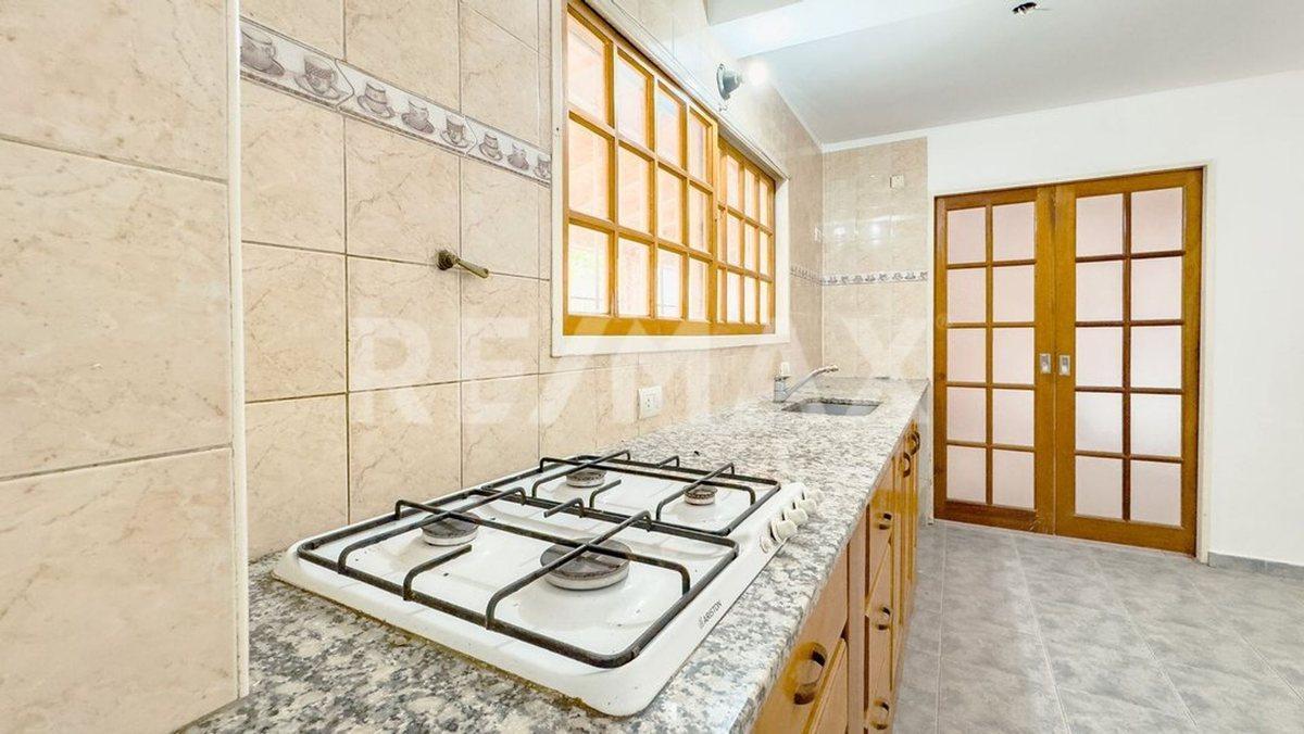 Foto de CASA CON DOS DEPARTAMENTOS - TEJAS ROJAS - NEUQUÉN, imagen 2