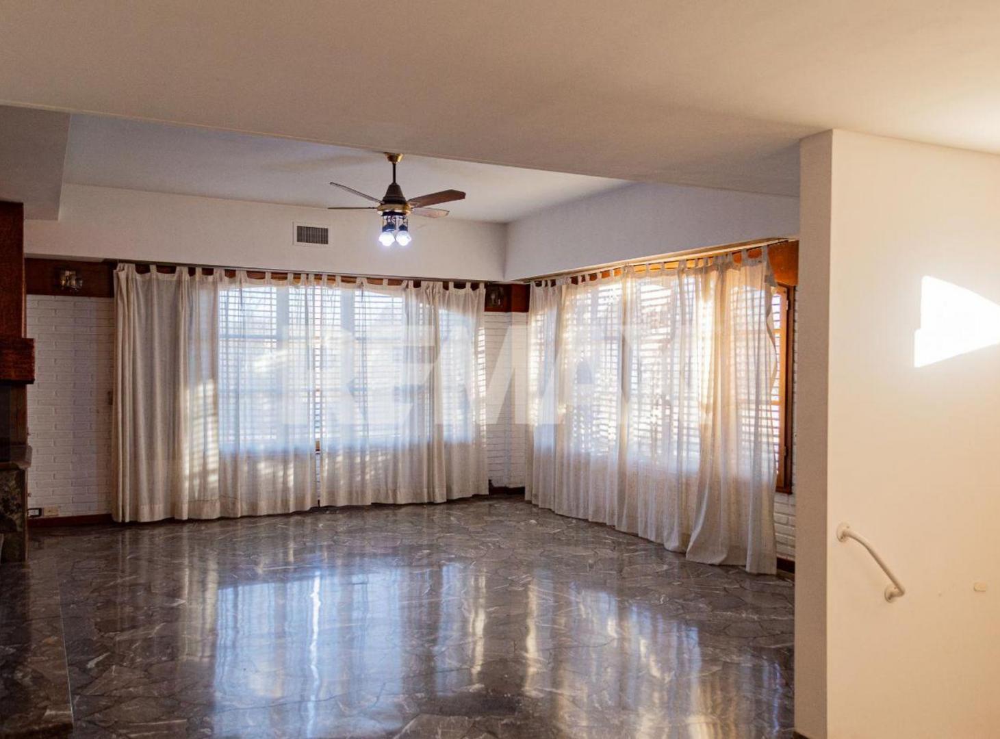 Foto de Venta Casa en Esquina Av. Menguelle y Urquiza, imagen 1