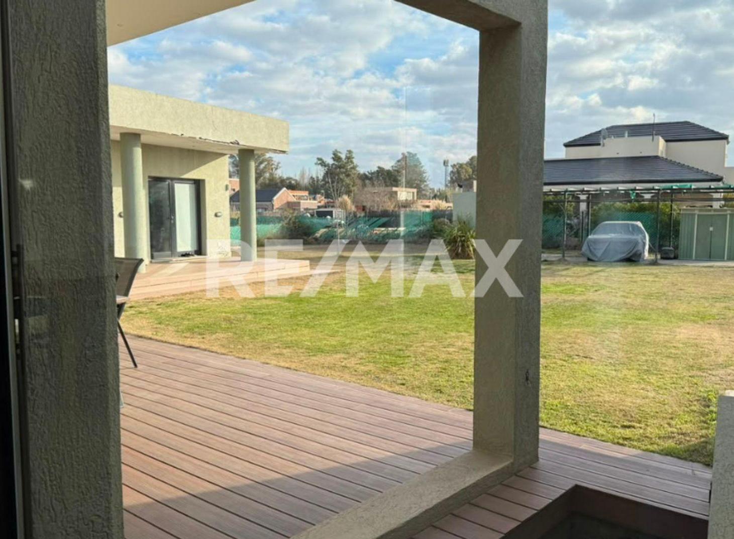 Foto de CASA DE 3 DORM. EN B° PRIVADO LA FALDA, CIPOLLETTI, imagen 5