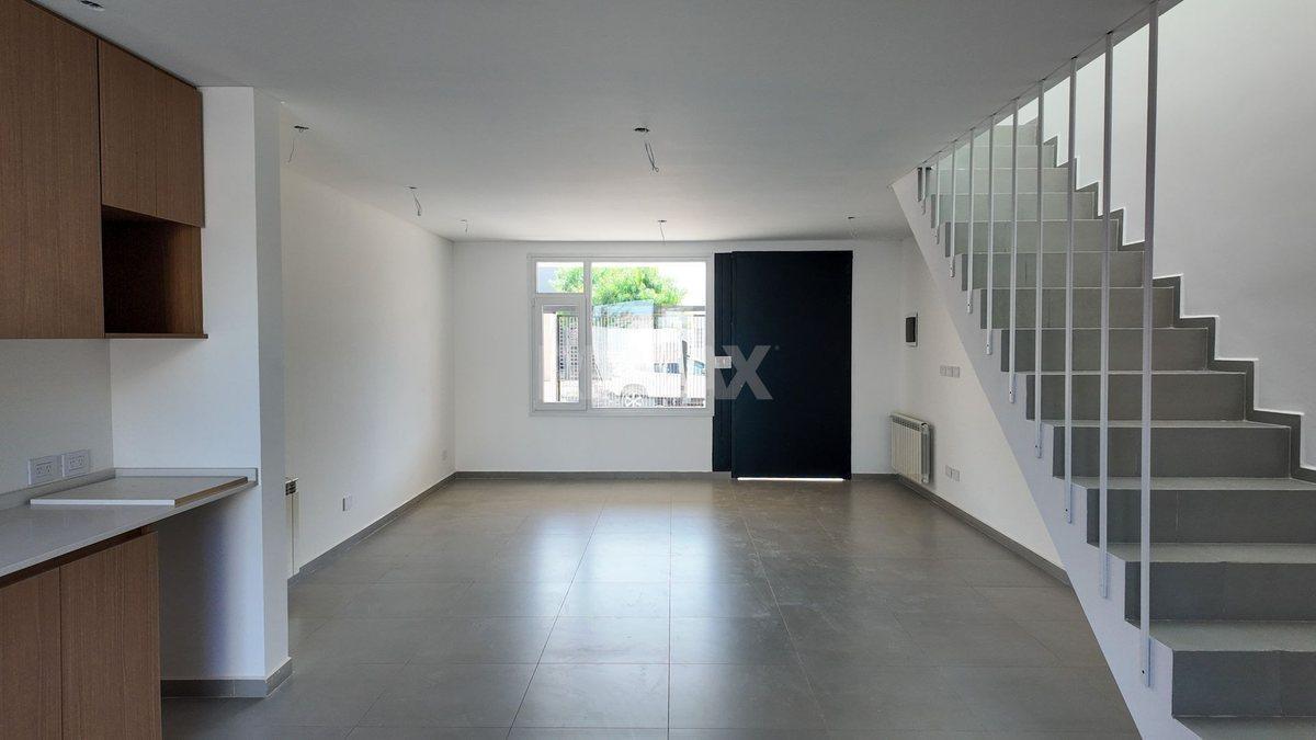 Foto de EN VENTA | DUPLEX 2 DORM | B° PERTICONE CENTENARIO, imagen 3