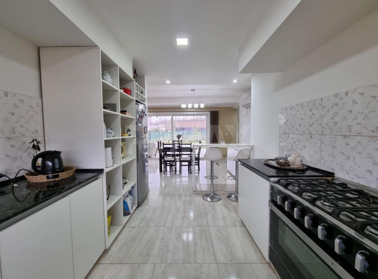 Foto de CASA 3 DORMITORIOS CON PILETA | B° PRIVADO, imagen 3
