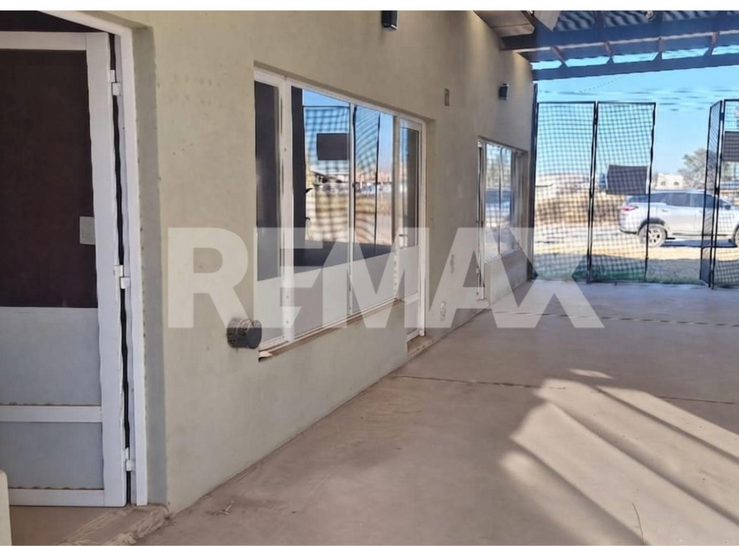 Foto de GALERIA COMERCIAL EN VENTA FERNANDEZ ORO, imagen 2