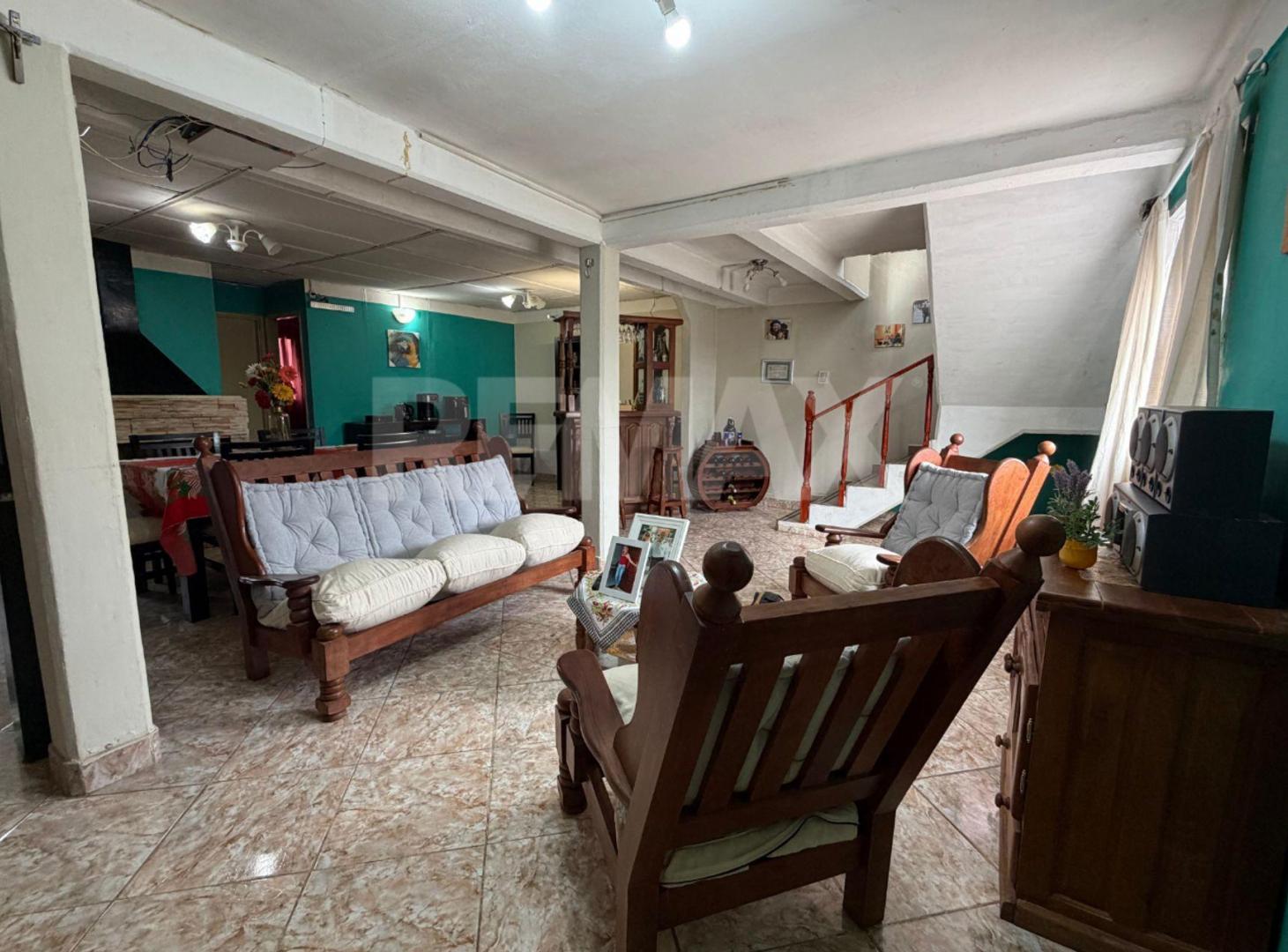 Foto de VENTA CASA 3 DORMITORIOS CALLE CERRO FITZ ROY 2089, imagen 3