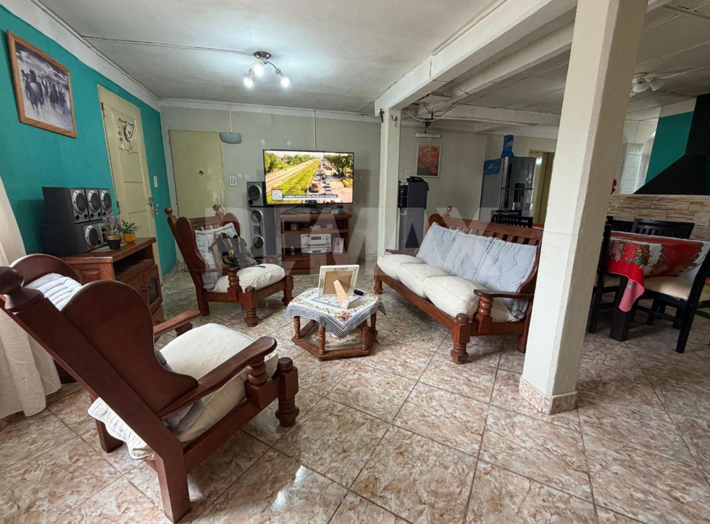 Foto de VENTA CASA 3 DORMITORIOS CALLE CERRO FITZ ROY 2089, imagen 1
