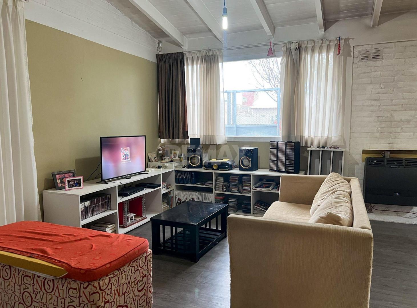 Foto de VENTA DE CASA 2 DORMITORIOS FERNANDEZ ORO, imagen 5