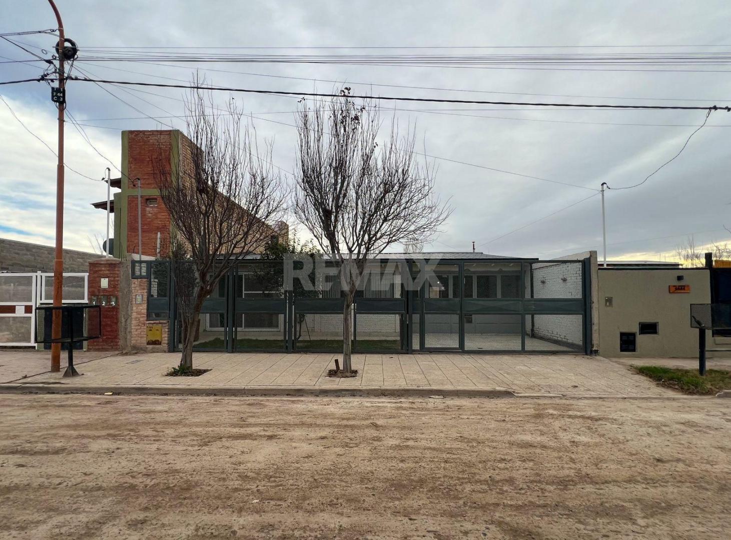 Foto de VENTA DE CASA 2 DORMITORIOS FERNANDEZ ORO, imagen 1