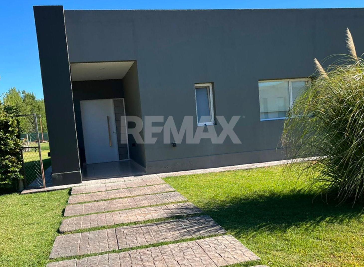 Foto de CASA 3 DORM. EN B° PRIVADO LA FALDA, CIPOLLETTI., imagen 5