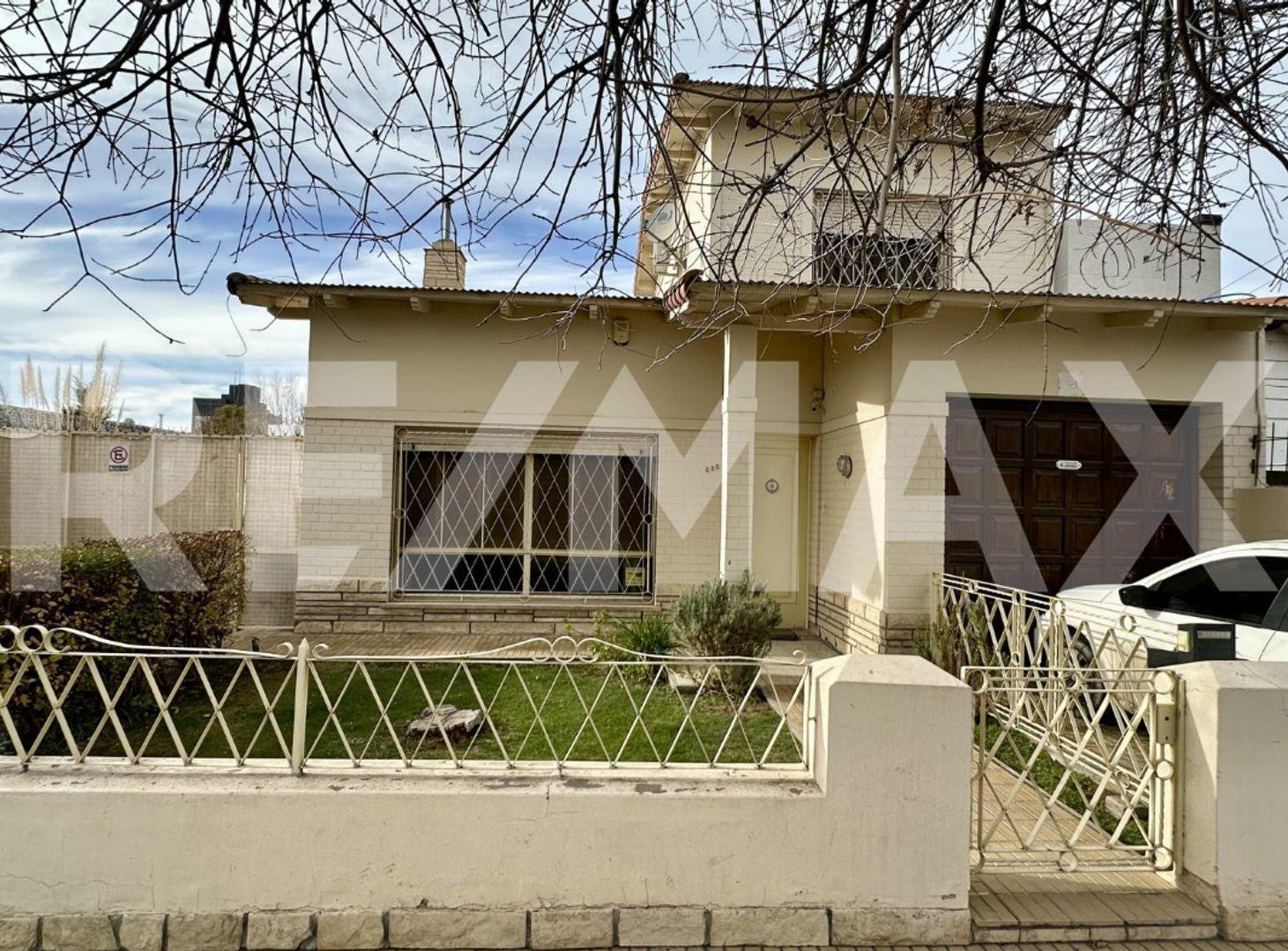 Foto de CASA 4 DORMITORIOS BARRIO ROSAUER CIPOLLETTI, imagen 3