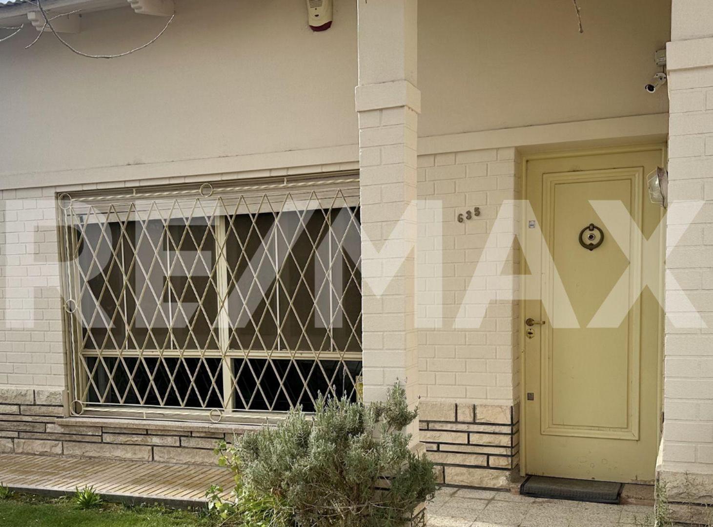 Foto de CASA 4 DORMITORIOS BARRIO ROSAUER CIPOLLETTI, imagen 1