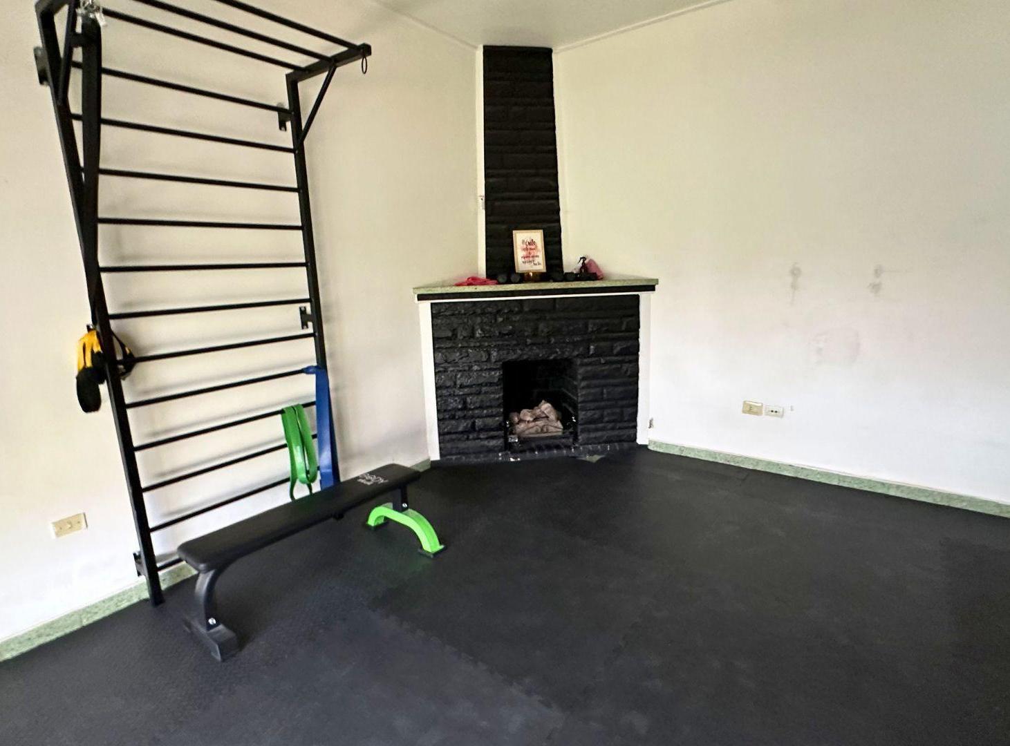 Foto de CASA 4 DORMITORIOS BARRIO ROSAUER CIPOLLETTI, imagen 2