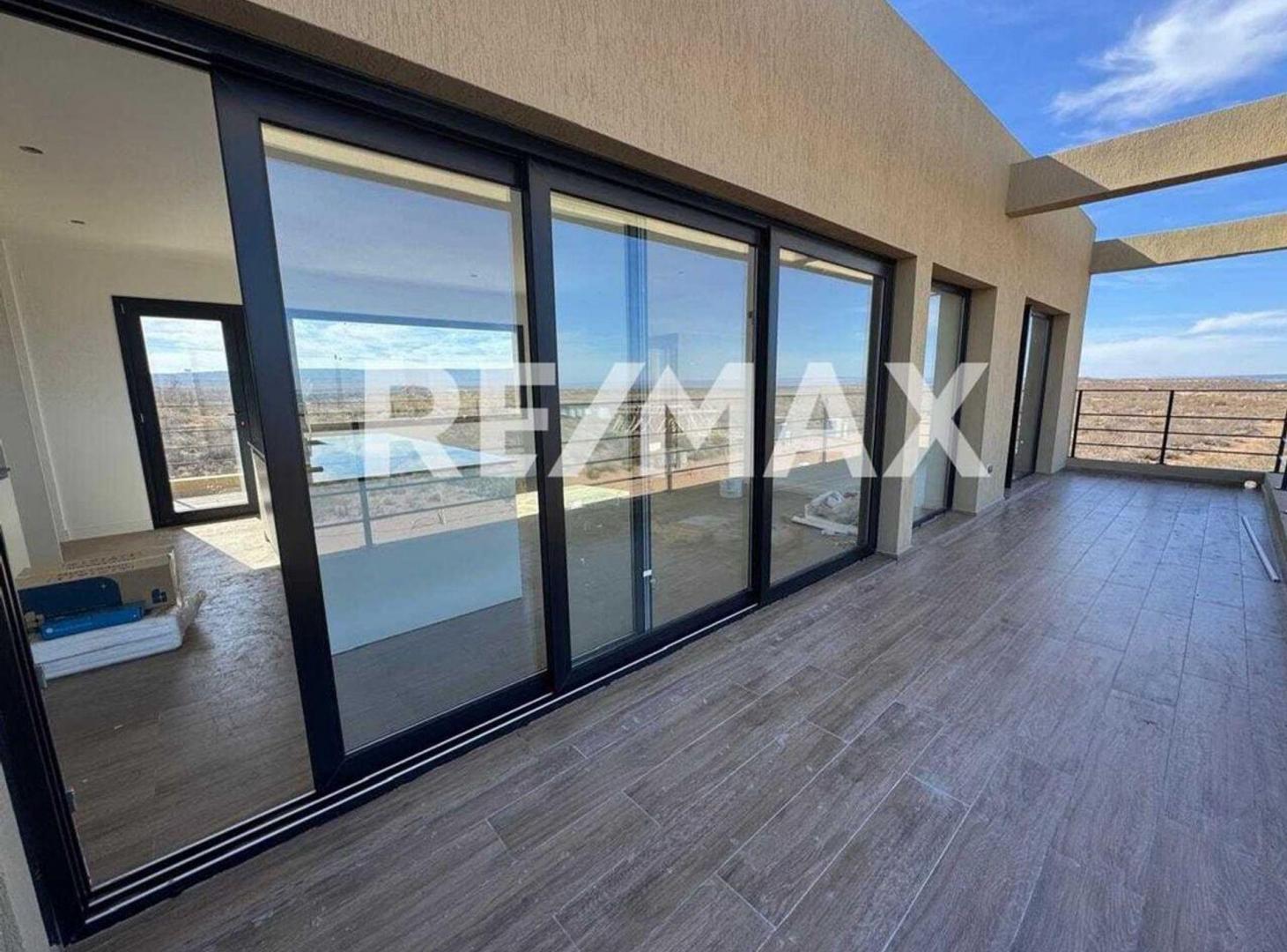 Foto de CASA 2 DORMITORIOS EN VENTA EN CHOCÓN MEDIO, imagen 1