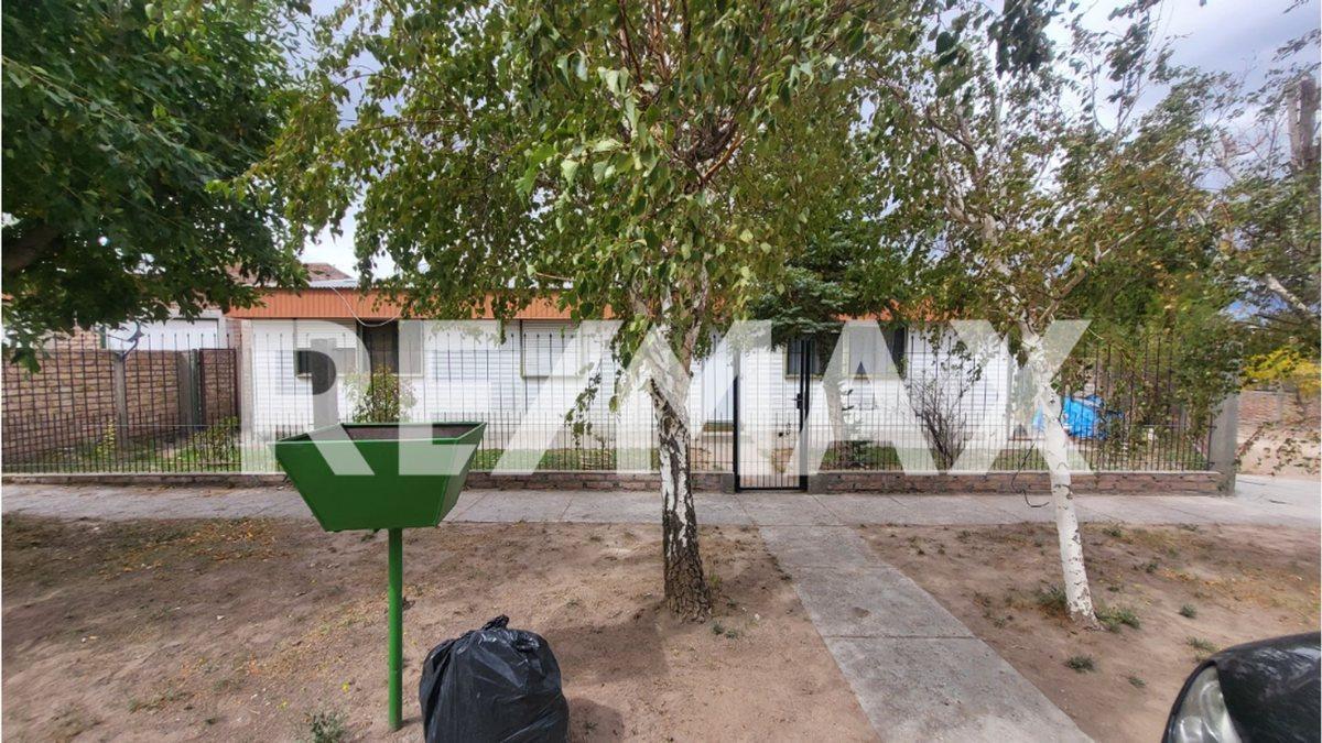 VENTA CASA 4 DORMITORIOS +SALON PIEDRA DEL AGUILA