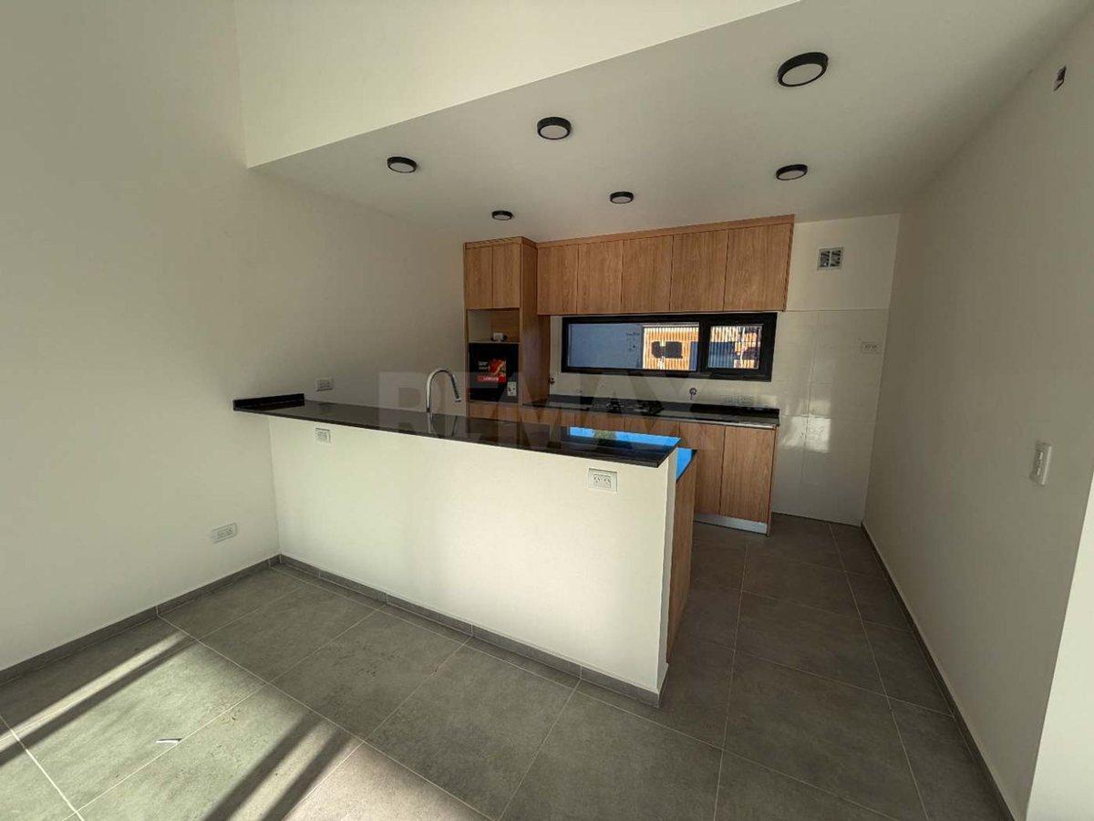 Foto de CASA EN VENTA 2 DORMITORIOS | CONFLUENCIA, imagen 2