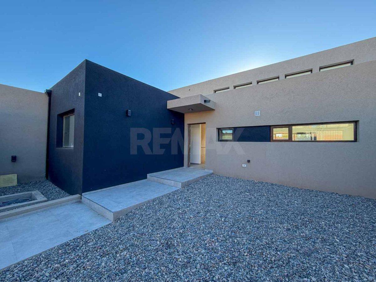 Foto de CASA EN VENTA 2 DORMITORIOS | CONFLUENCIA, imagen 1