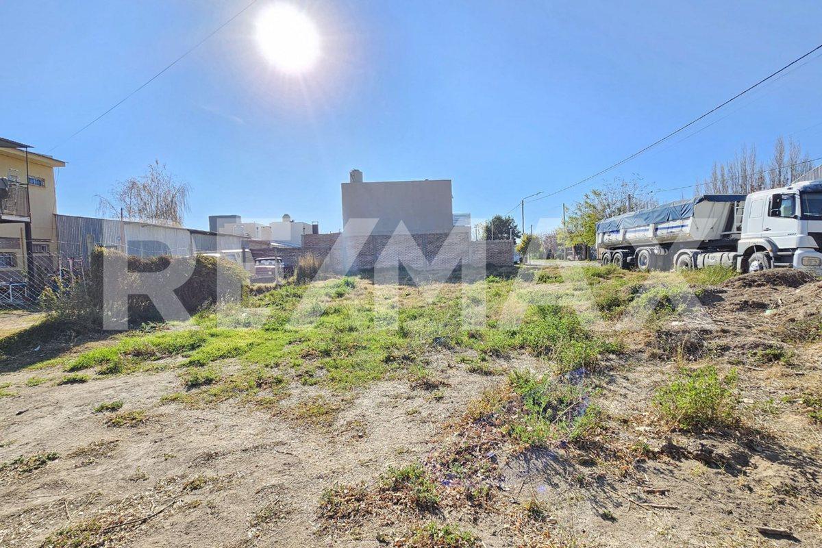 Foto de LOTE 375m2 EN ESQUINA B° TAGLIAFERRI - PLOTTIER, imagen 5