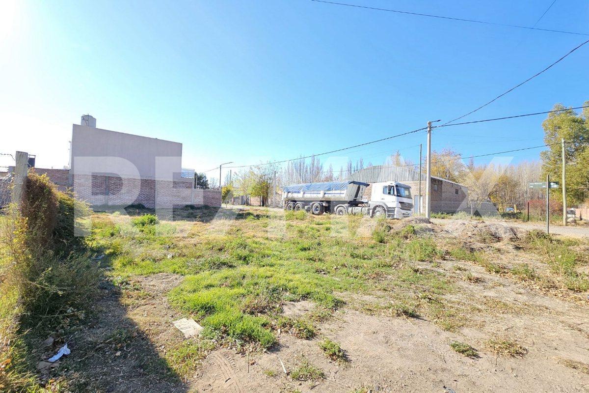 Foto de LOTE 375m2 EN ESQUINA B° TAGLIAFERRI - PLOTTIER, imagen 4