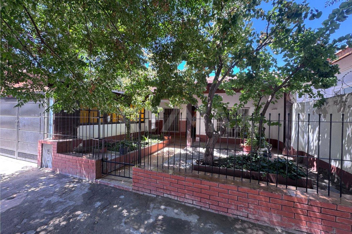 Foto de VENTA CASA 2 DORMITORIOS C/2 DPTOS EN PB NEUQUEN, imagen 5