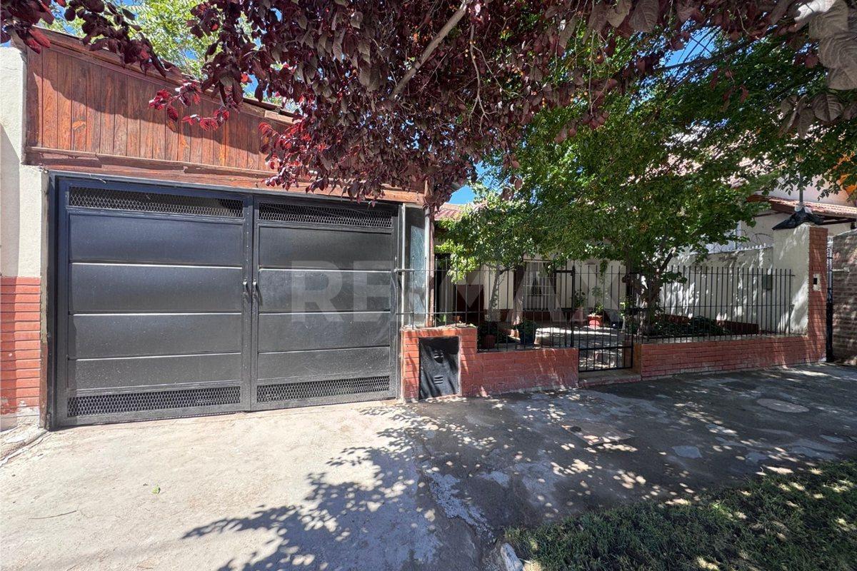 Foto de VENTA CASA 2 DORMITORIOS C/2 DPTOS EN PB NEUQUEN, imagen 3