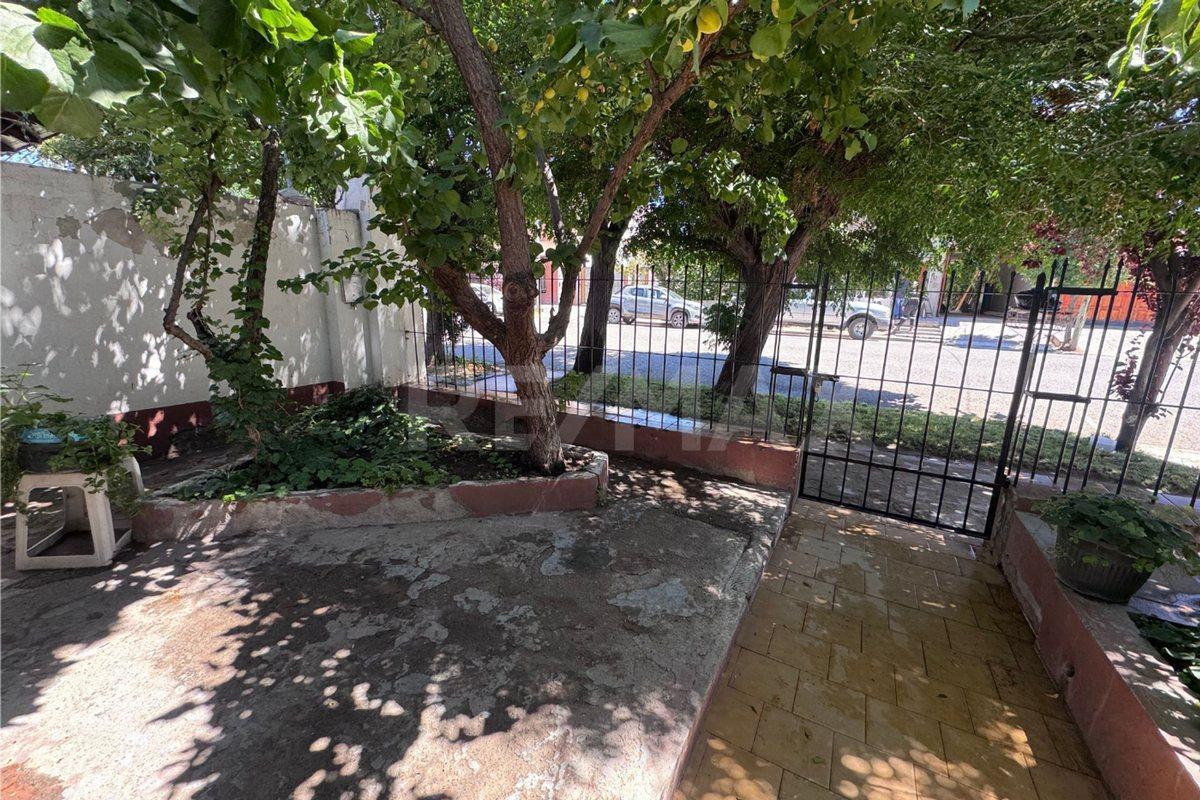 Foto de VENTA CASA 2 DORMITORIOS C/2 DPTOS EN PB NEUQUEN, imagen 2