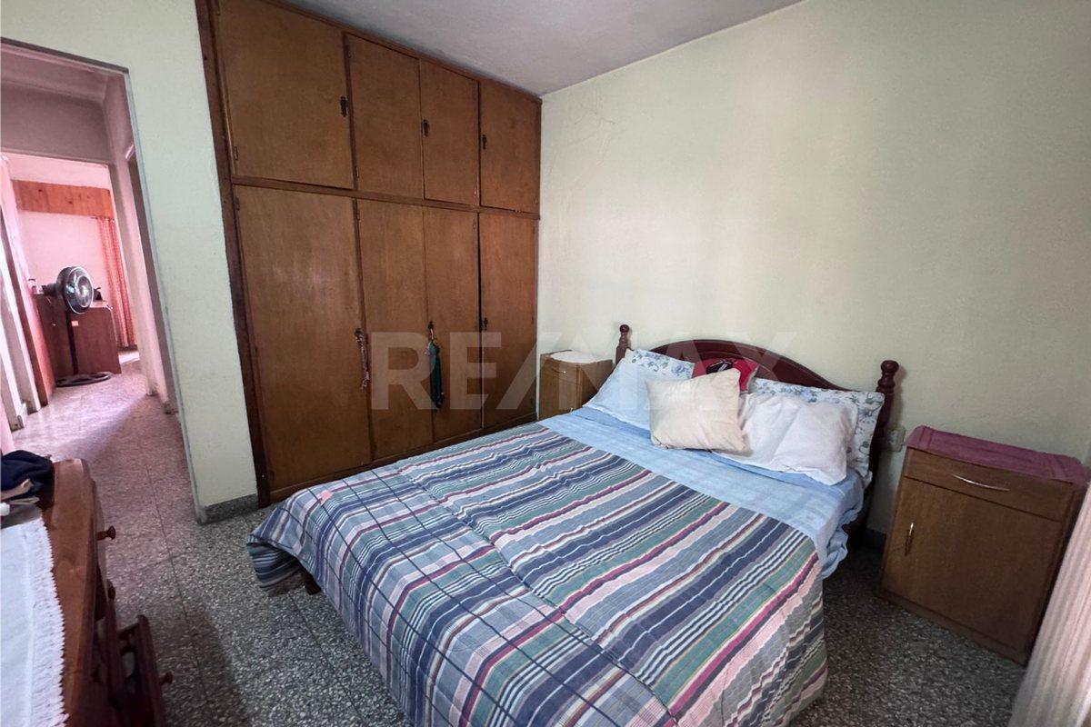 Foto de VENTA CASA 2 DORMITORIOS C/2 DPTOS EN PB NEUQUEN, imagen 4