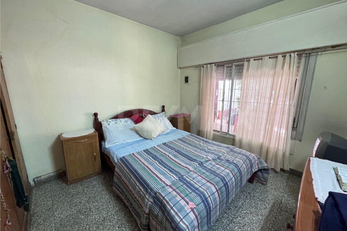 Foto de VENTA CASA 2 DORMITORIOS C/2 DPTOS EN PB NEUQUEN, imagen 1