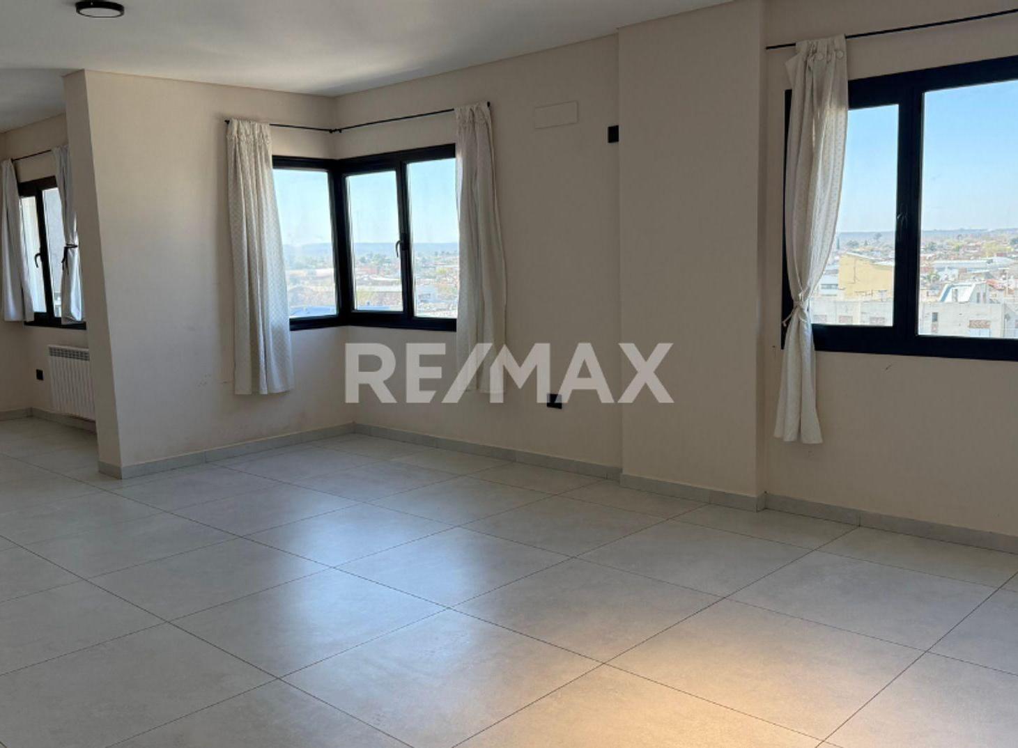 Foto de DEPARTAMENTO 4 DORMITORIOS EN VENTA, CIPOLLETTI., imagen 3