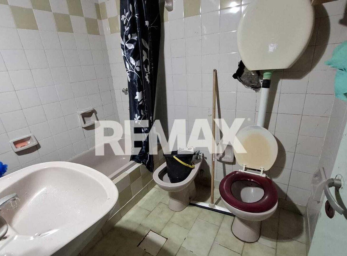 Foto de VENTA CASA+DPTOS+QUINCHO-A REFACCIONAR-lote 742m2, imagen 1