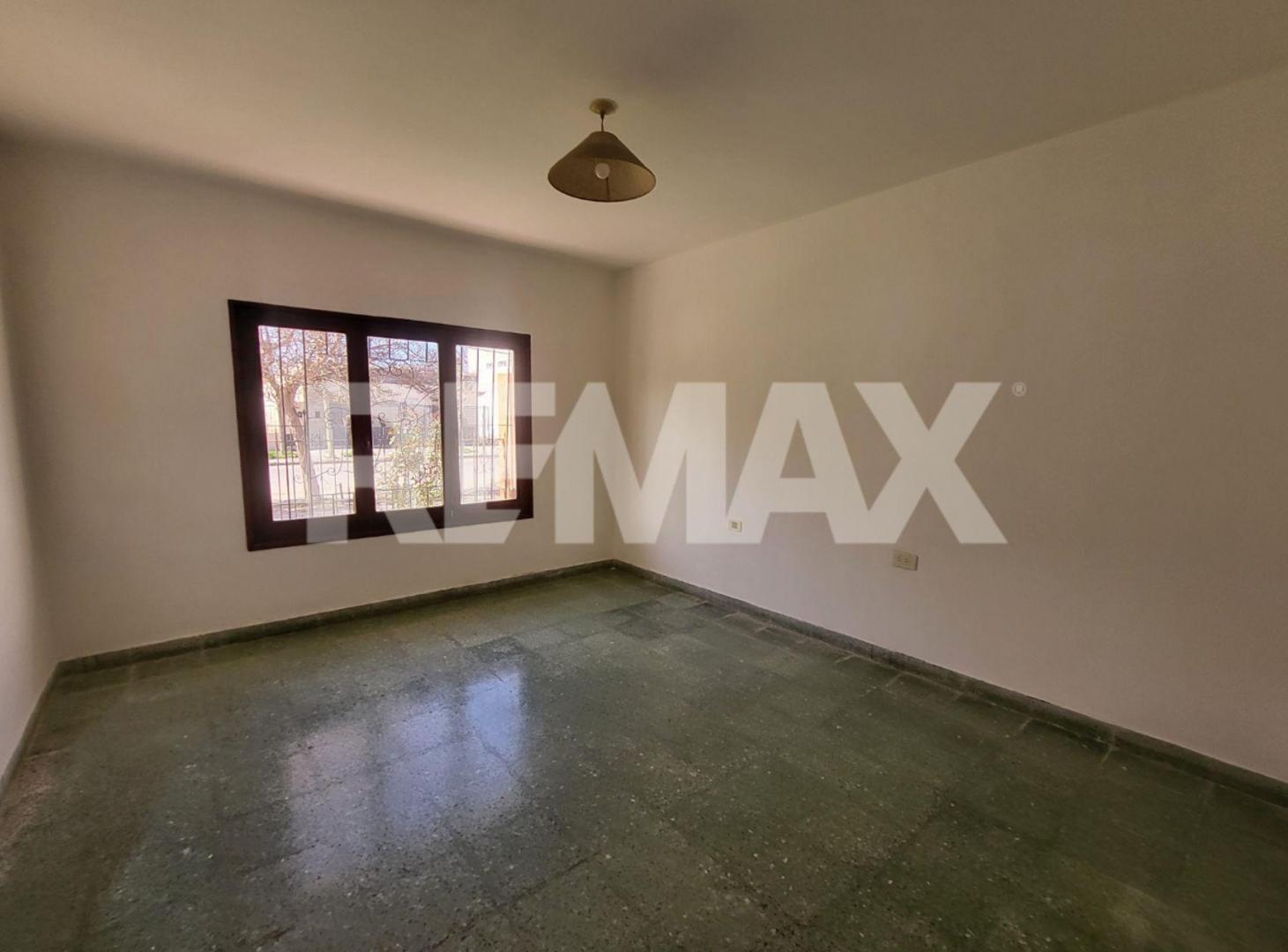 Foto de ALQUILER CASA 6 AMBIENTES EN CENTRO DE PLOTTIER, imagen 2