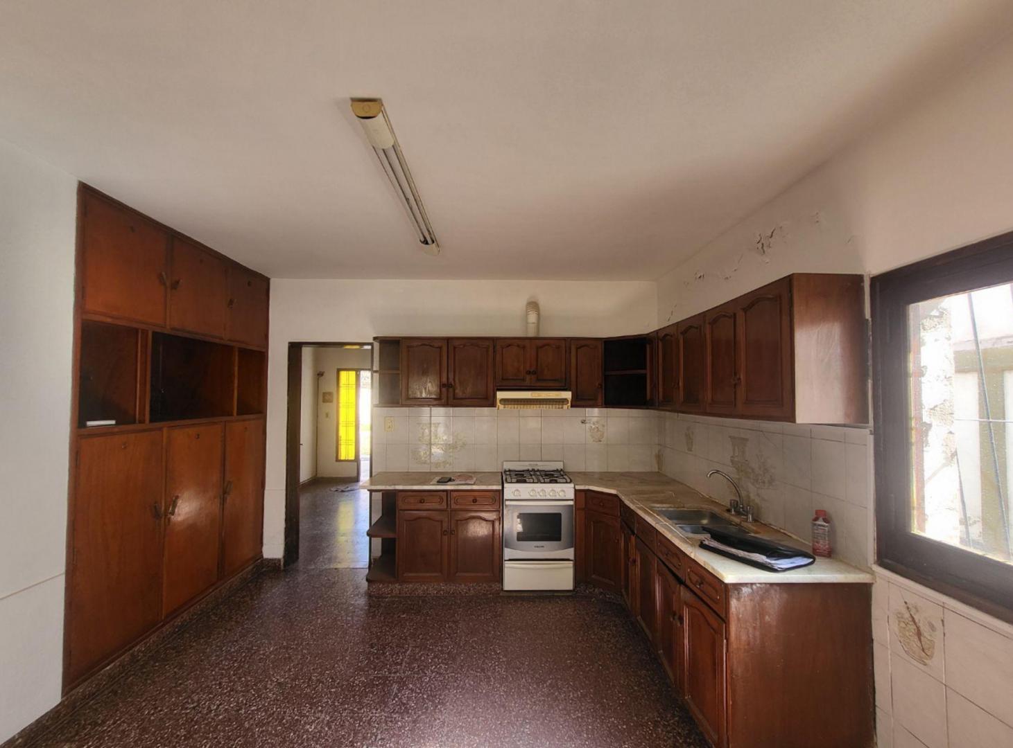 Foto de ALQUILER CASA 6 AMBIENTES EN CENTRO DE PLOTTIER, imagen 5