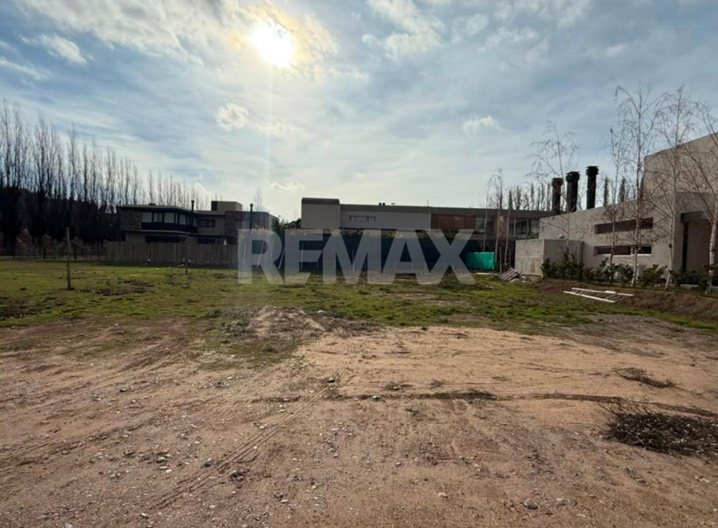 Foto de LOTE EN VENTA, B° LA COMARCA, CENTENARIO., imagen 2