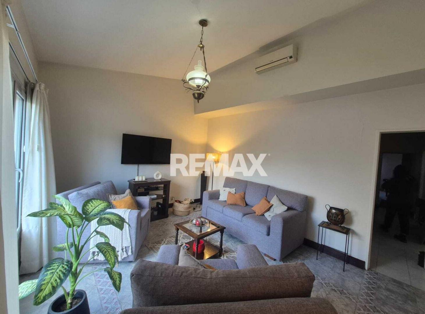 Foto de VENTA Casa 3 dorm y estudio B° Salud PublicaNQN, imagen 2