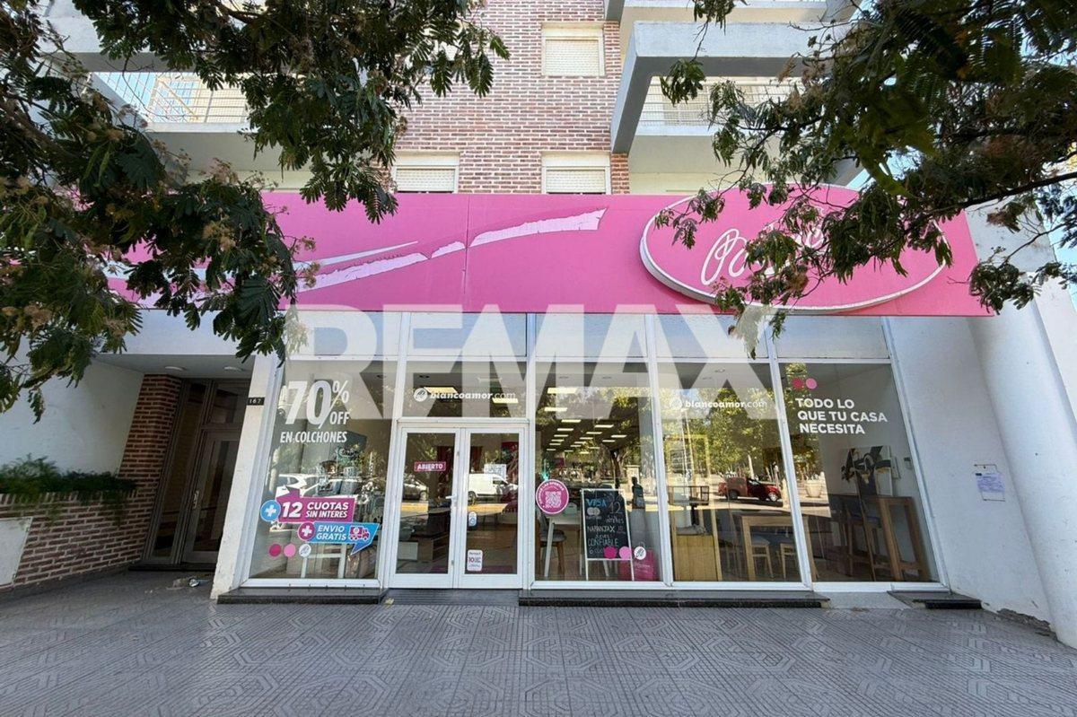Foto de VENDE LOCAL COMERCIAL 216.48 M2, CENTRO PLOTTIER, imagen 3