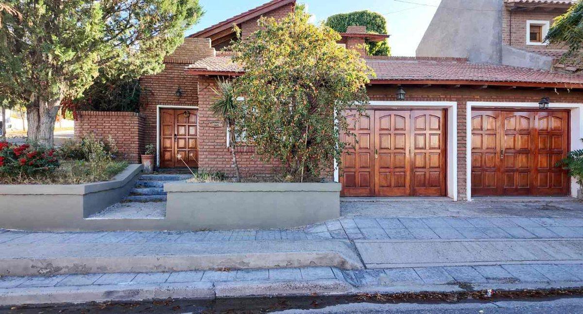 Foto de CASA 3 DORMITORIOS + PILETA EN VENTA| FORMOSA 1312, imagen 1