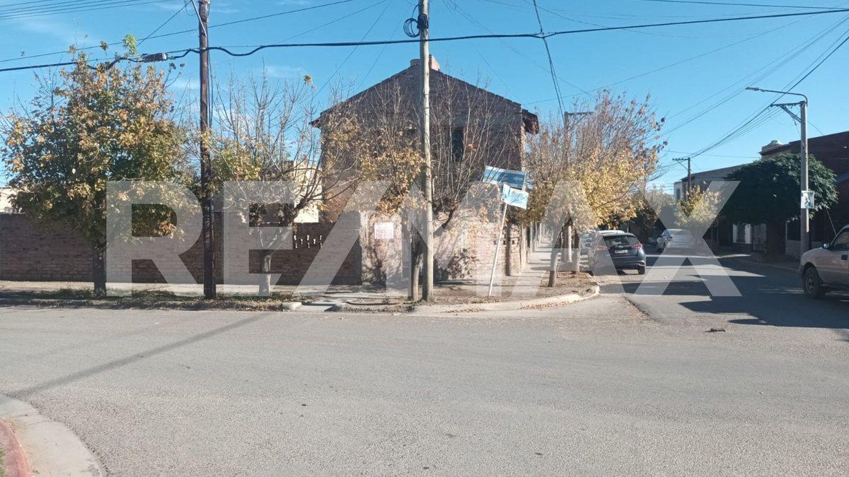 Foto de VENTA CASA APTA DESARROLLO - CENTENARIO, imagen 1