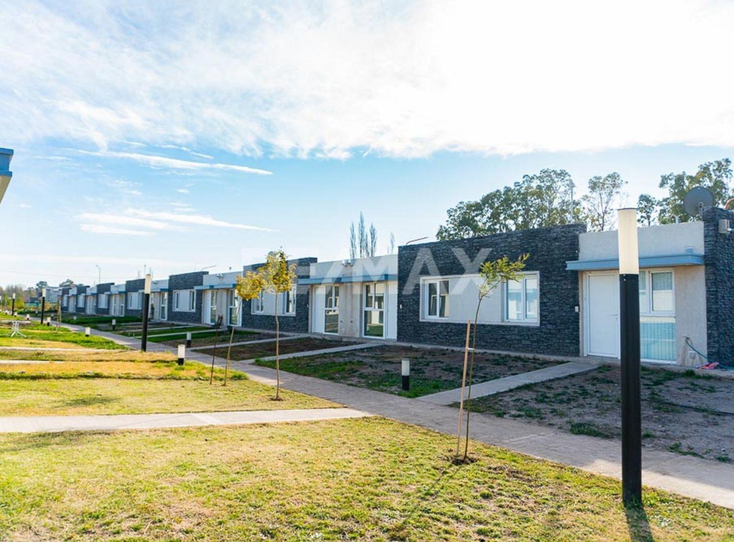 Foto de VENTA CASAS 2 DORM. LA FALDA ETAPA II, CIPOLLETTI, imagen 1