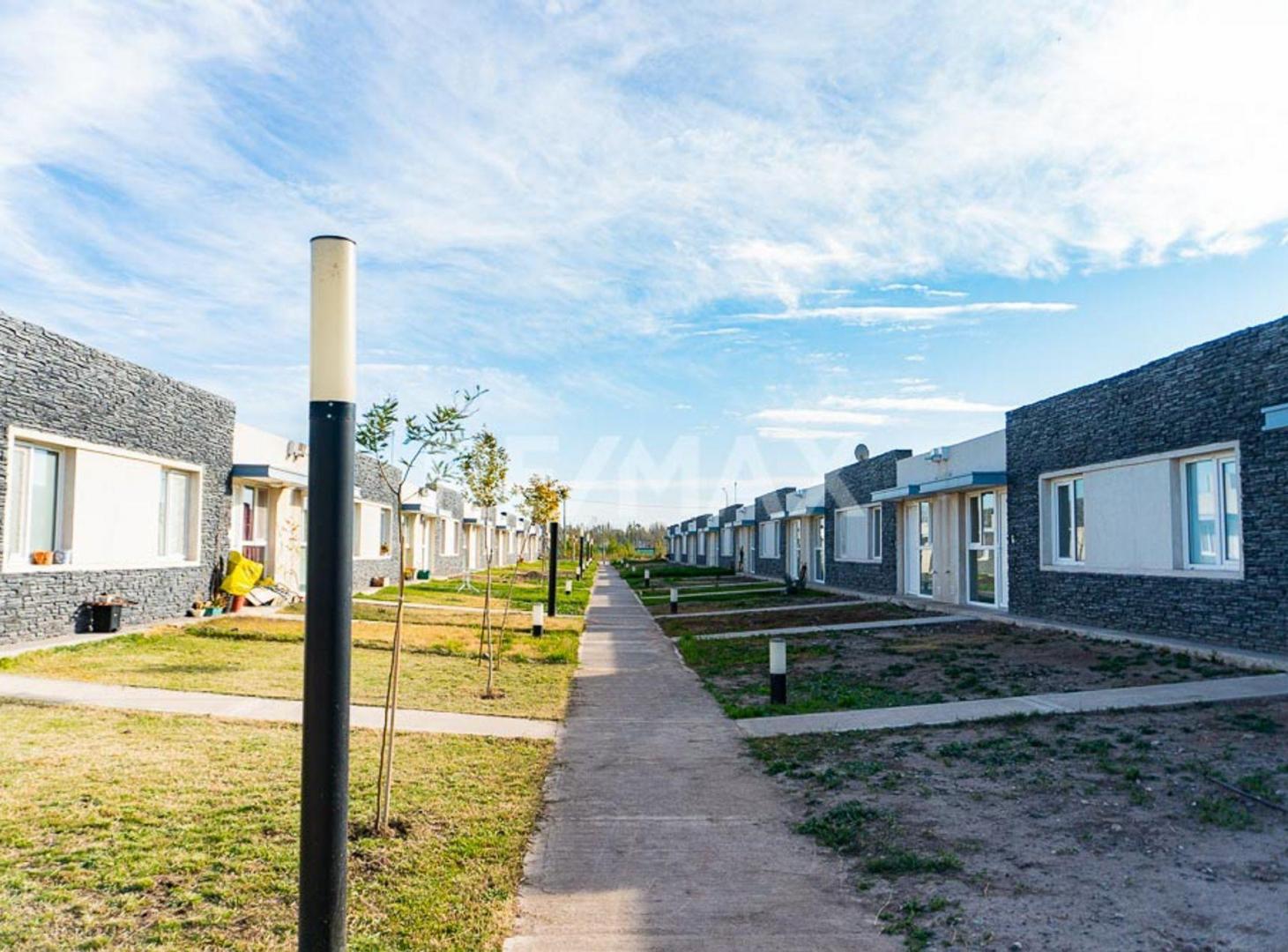 Foto de VENTA CASAS 2 DORM. LA FALDA ETAPA II, CIPOLLETTI, imagen 2
