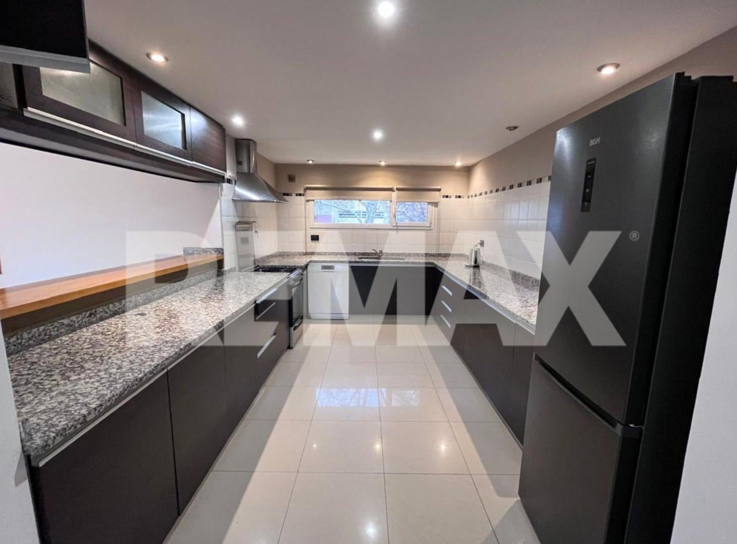 Foto de CASA EN VENTA 3 DORMITORIOS FINCAS DE PLOTTIER, imagen 2