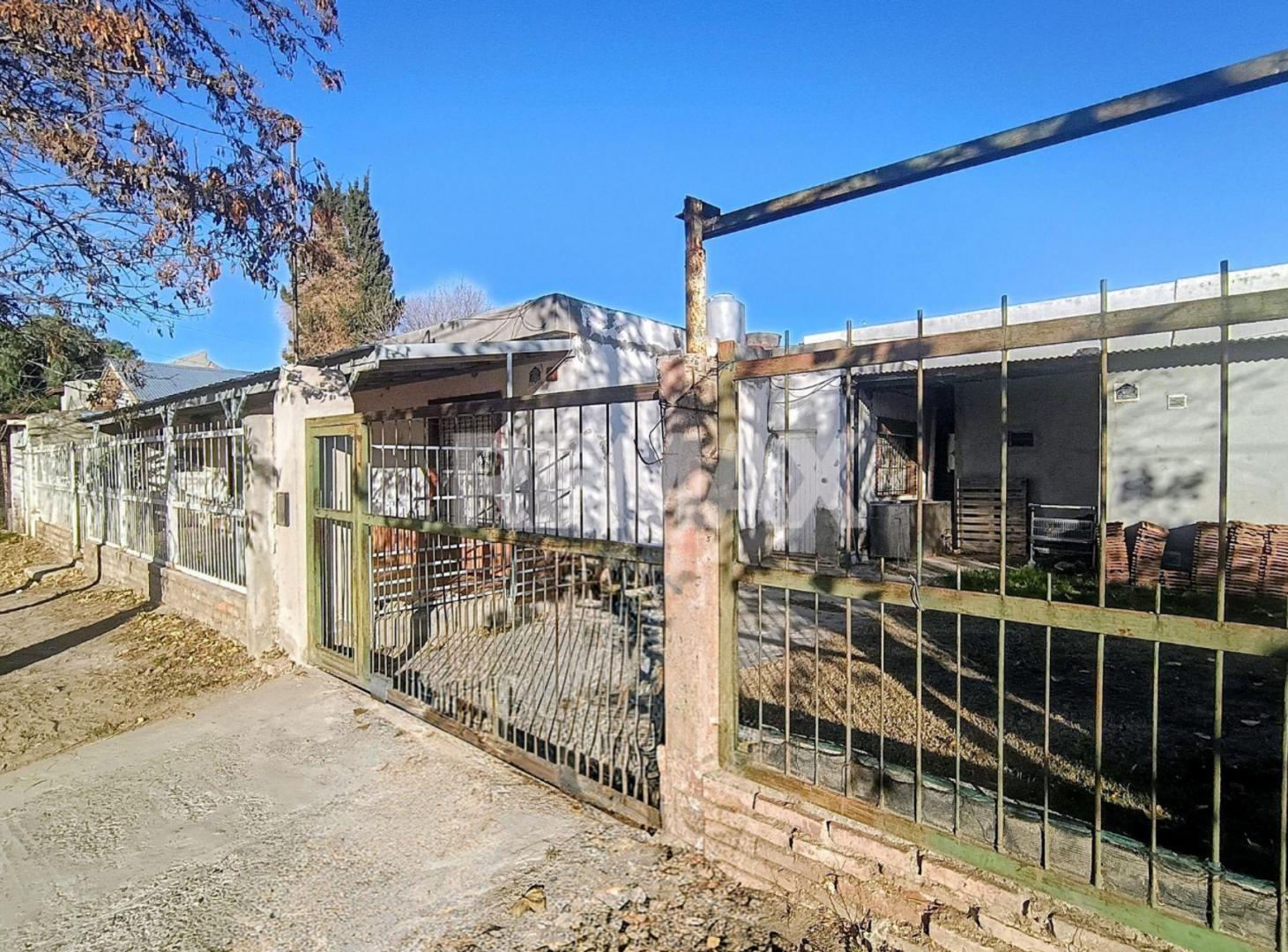 Foto de CASA 2 DORMITORIOS, COCHERA Y QUINCHO EN VENTA, imagen 2