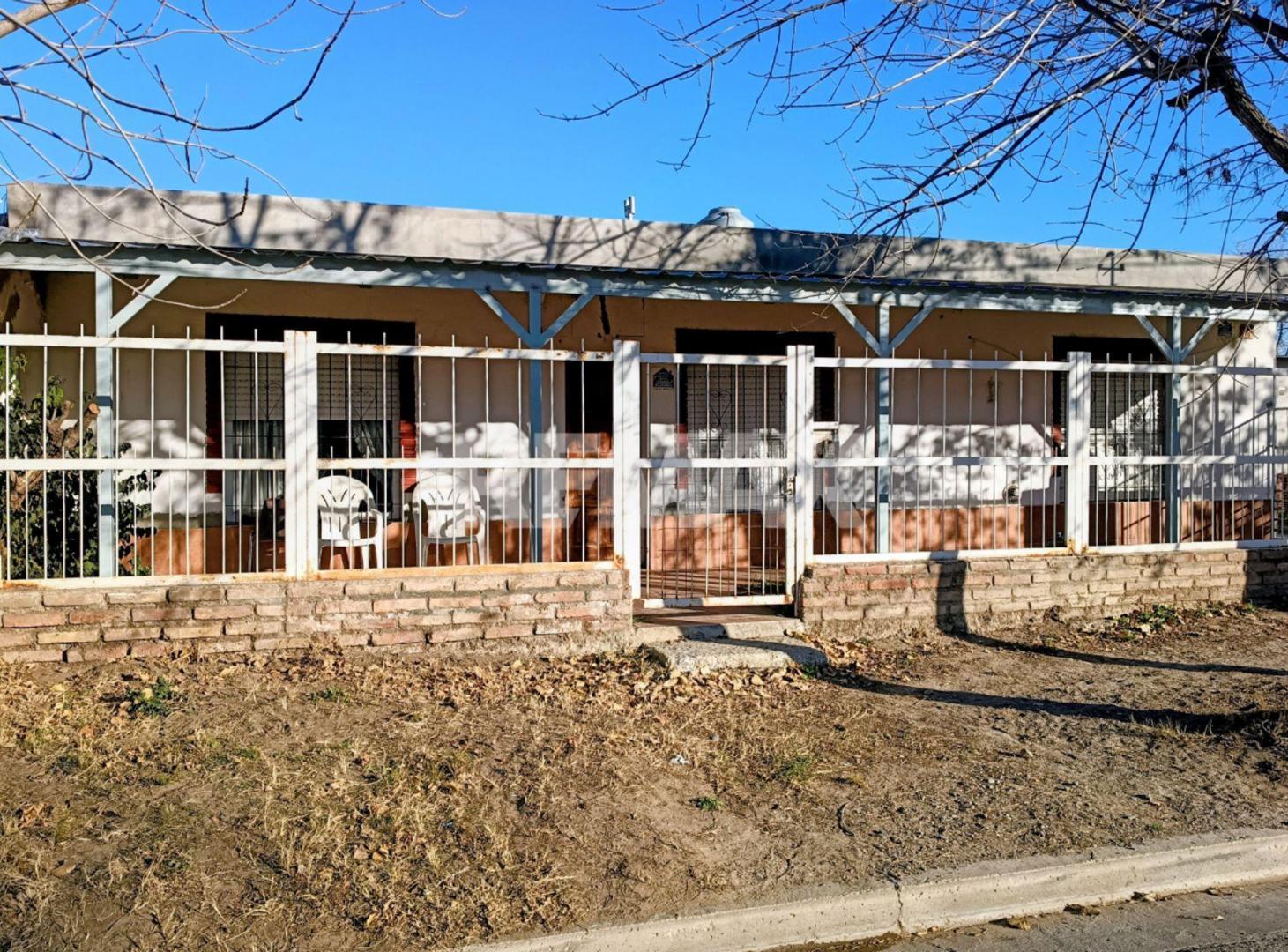 Foto de CASA 2 DORMITORIOS, COCHERA Y QUINCHO EN VENTA, imagen 3