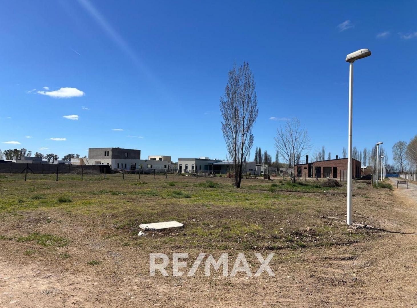 Foto de VENTA TERRENO Bº PRIVADO PLAZA PUEBLO - CIPOLLETTI, imagen 3