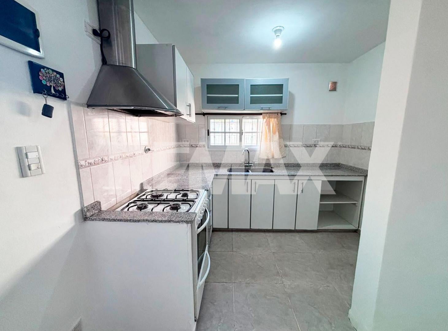 Foto de Duplex 2 Dormitorios en Alquiler - B° Huiliches, imagen 4
