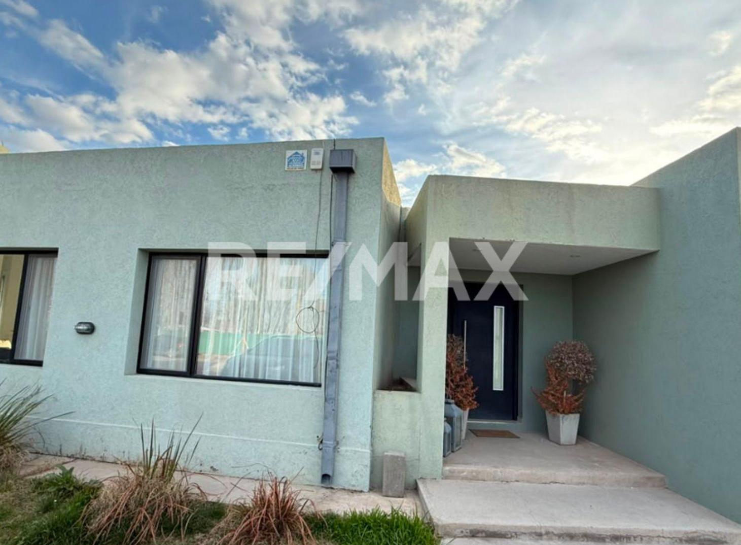 Foto de CASA DE 3 DORM. EN B° PRIVADO LA FALDA, CIPOLLETTI, imagen 1