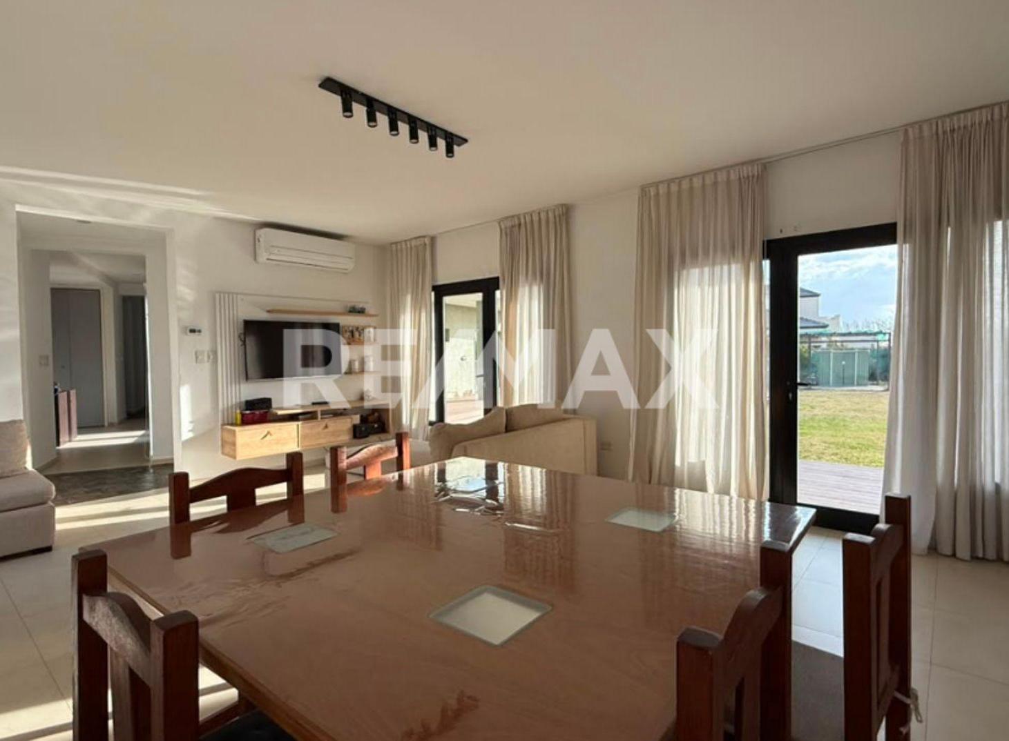 Foto de CASA DE 3 DORM. EN B° PRIVADO LA FALDA, CIPOLLETTI, imagen 5