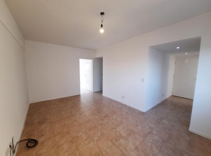 (AP/PROF) Piso alto -M/Lum - Balcón (FLORES) 3